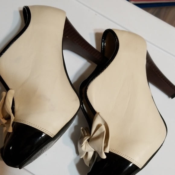 Manxixi Cream n Black Heels w Bows 40 or 8 to 8.5 - Picture 3 of 6